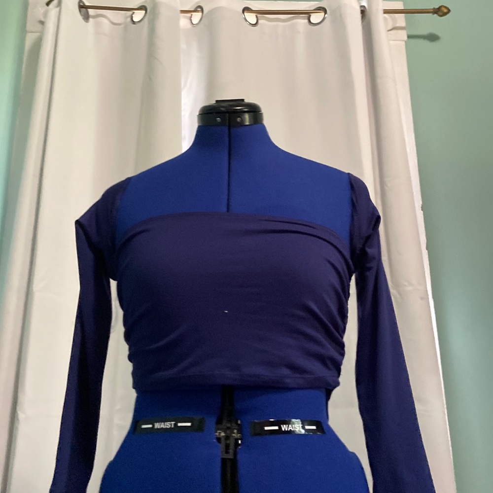 Dark blue off the sleeve crop top